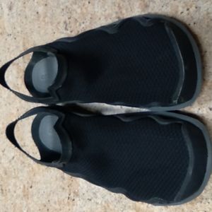 Black men's size 10 crocs